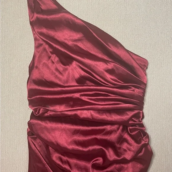 Silky wine red London Times one shoulder dress sized 8. Good condition. - Picture 2 of 6